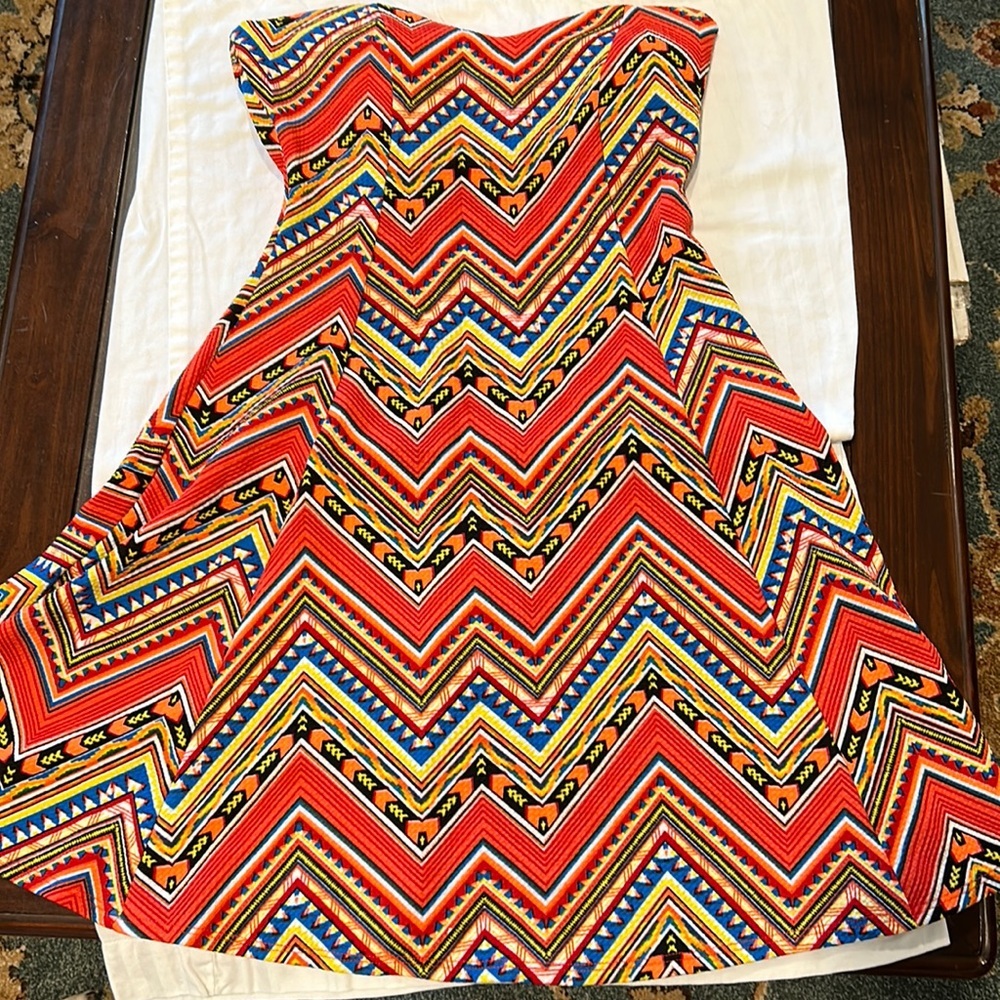 Bella D Sleeveless Dress Size Medium Padded Breast area Orange Chevron Design - Picture 3 of 8